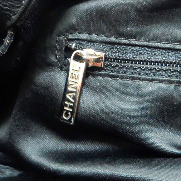 Chanel Black Skin Leather Bag - Picture 12 of 16